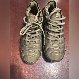 Nike Women's vapor max Olive Green sneakers